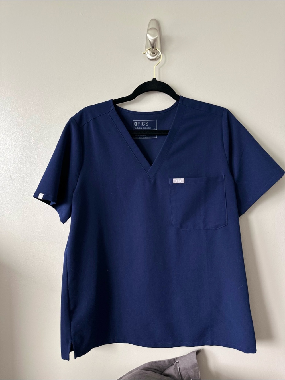 FIGS women’s one pocket Navy V-Neck Scrub Top